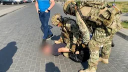 Вистрелив 6 разів: стрільця по ТЦК у Луцьку підозрюють у замаху на вбивство військовослужбовця (фото)