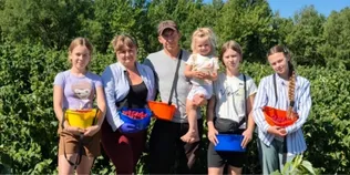 Втратив 300 гектарів в окупації та вирощує ягоди на Волині: історія агронома з Харківщини (фото)