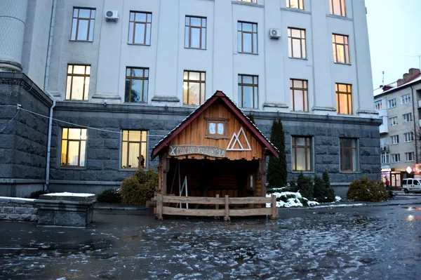 Біля Лесиного вишу встановили шопку (фото)