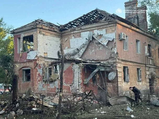 рф атакувала житловий квартал у Дніпрі: зруйновано будинки, загинуло багато людей, зокрема діти