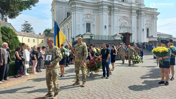 Йому було 25: у Луцьку попрощалися із загиблим воїном Максимом Мартиновим (фото, відео)