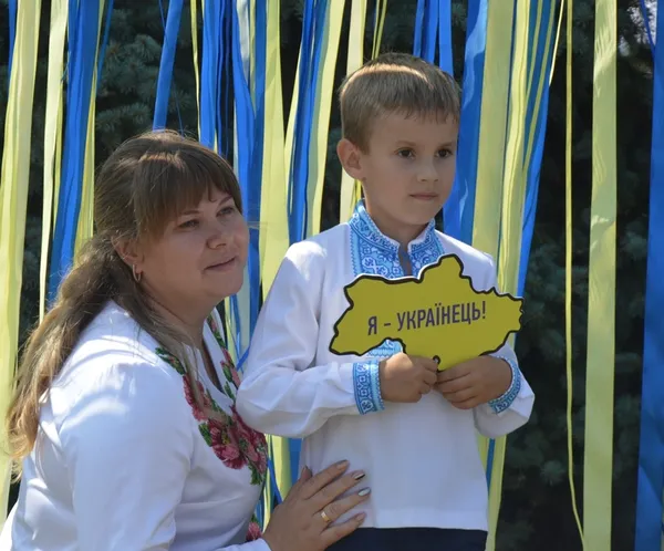 Як лучани «вишили» тілами в'їзну вежу замку Любарта (фото)