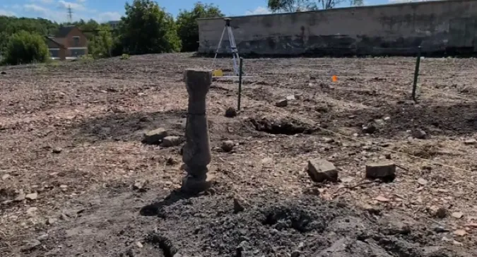 У Нововолинську під землею знайшли колону з минулого (відео)