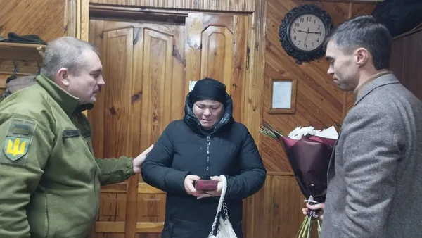 На Волині матері загиблого захисника вручили посмертний орден сина (фото)