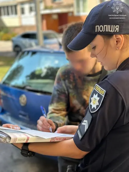 На території школи на Волині помітили двох підозрілих чоловіків: що вони робили (фото)