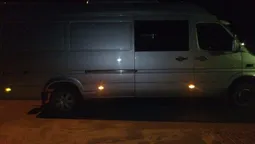 Мама, тато, восьмеро дітей: на Волині затримали бус, який перебував у розшуку (відео)
