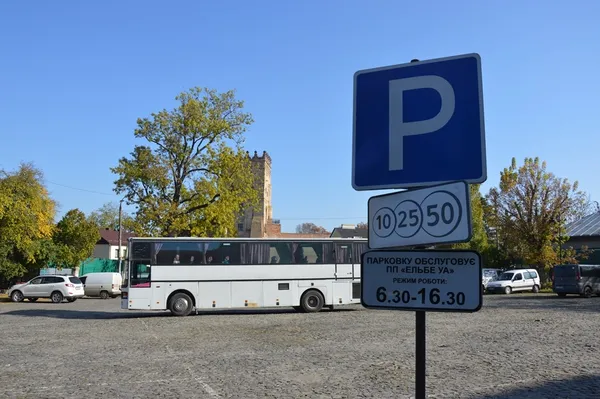 Чому в Старому Луцьку система паркування діє наполовину