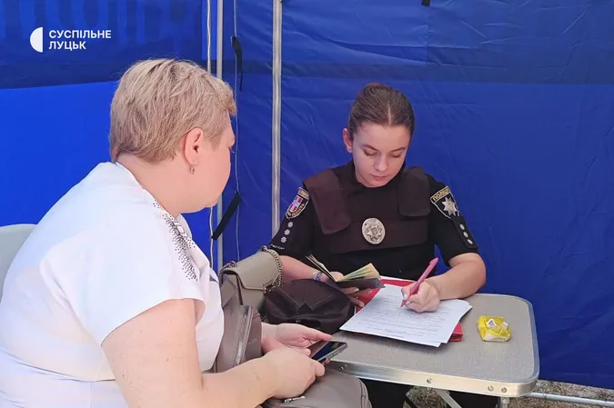 У Луцьку розгорнули пункт допомоги біля постраждалого від падіння «шахеда» будинку (фото)