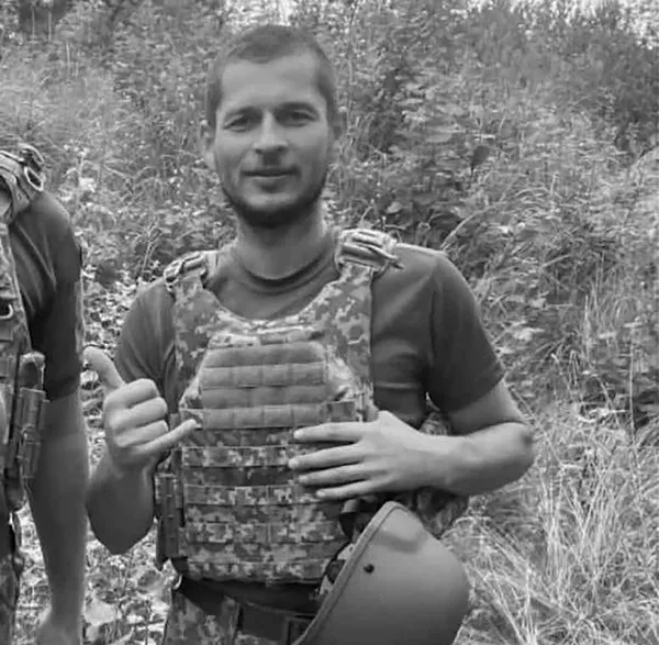 💔Востаннє їде додому: у Любешеві прощаються із Станіславом Бараном