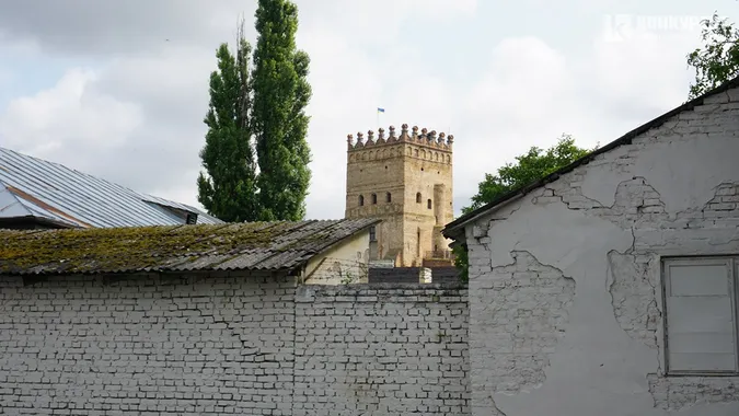 500-літні підземелля, вежа, мур: у Луцьку відкрили Окольний замок (фото)