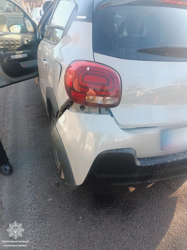 У Луцьку на Соборності – автотроща: легковик влетів у вантажівку