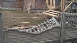 У Любомлі біля церкви знищили огорожу (фото)