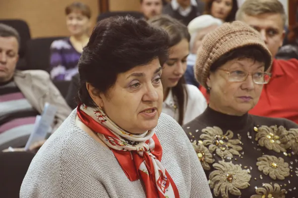 Мешканці округу після звіту близько години ставили питання своєму обранцеві і отримували на них відповіді