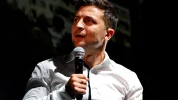 Зеленський на концерті у "Промені" "виступив" із донькою (фото, відео)