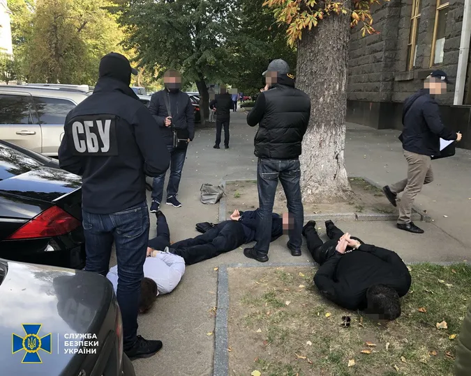 В Києві шахраї продавали посади помічників нардепів від «Слуги народу»