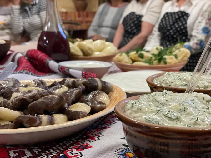Пенсіонерки влаштували «вареничний батл» у Сумах (фото)