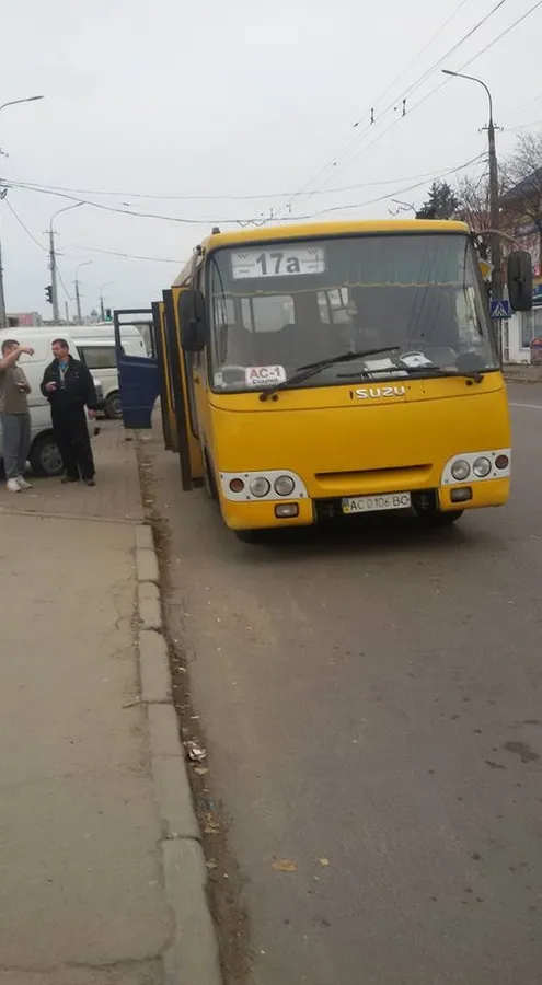Депутат: на зупинці біля Старого ринку – хаос (фото) 