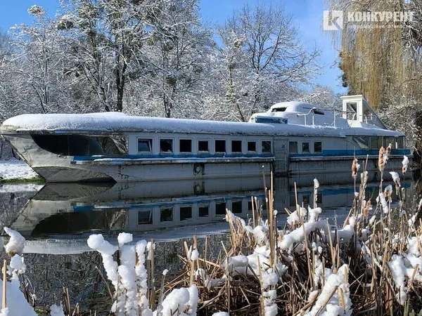 Вона чекає на вас морозного ранку у Луцькому парку (фото)