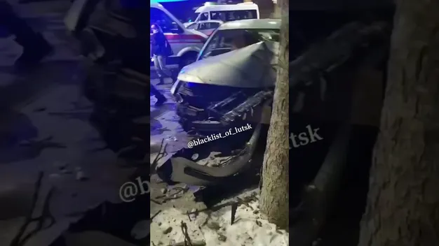Розтрощене вщент: у Луцьку ДТП на Відродження (відео)