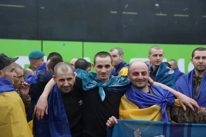 ⚡️Новий обмін: в Україну повернули 185 захисників та 20 цивільних (фото)
