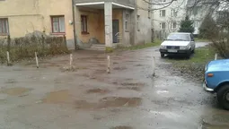 У луцьких дворах знесли обмежувачі руху (фото)