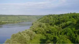 Ламають ноги та фотоапарати через прокляття: за 170 км від Луцька – аномальна зона (фото)