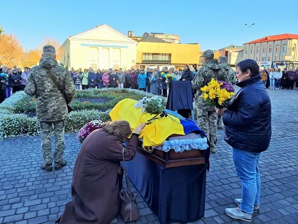 Отримав важкі поранення у навчальному центрі: Ковель попрощався з бійцем Олександром Козаком (фото)