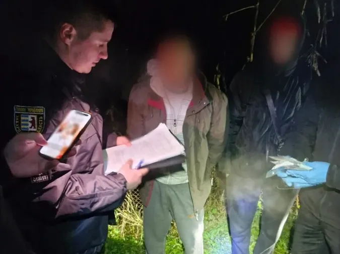На Закарпатті ухилянтів вивозили за кордон у купі сміття