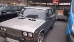 Лучан просять не паркувати автомобілі біля смітників (відео)