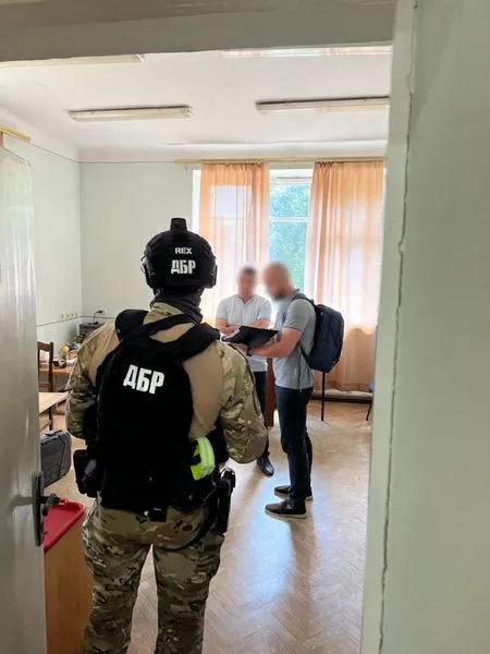 На Одещині керівник митного посту вимагав хабарі за експорт зерна (фото)