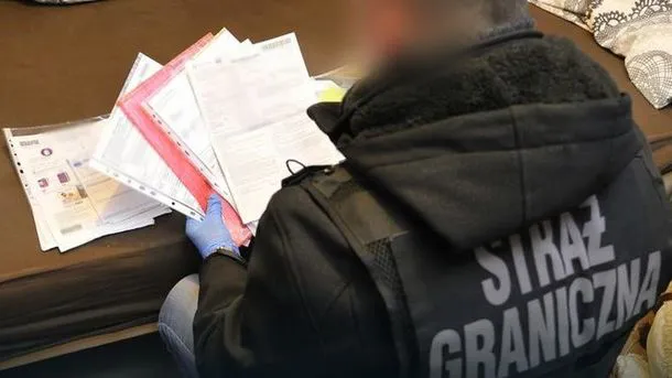У Польщі українців затримали за підробку документів