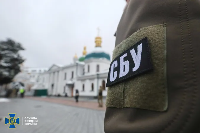 Безпекові заходи: СБУ нагрянула у Києво-Печерську лавру (фото, відео)