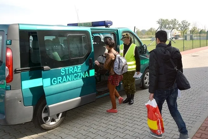Поляки та українка підробили понад 3000 заяв на працевлаштування для громадян України (фото)