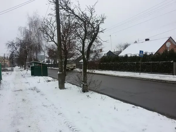 У Луцьку контейнер для сміття став проблемою для водіїв (фото)