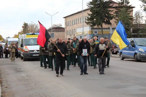 «Я вже – волиняка»: Рожищенська громада попрощалася з воїном з Хмельниччини Миколою Мясковським (фото)
