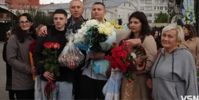 «Для мене це вже моя реальність»: у Луцьку зустріли Павла Літвіна після 50 місяців російського полону (фото)