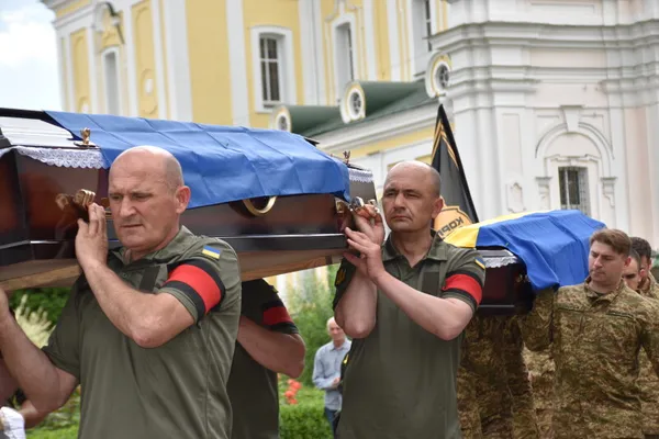 У Луцьку попрощались із Героями Андрієм Кравчуком та Романом Смалем (фото)