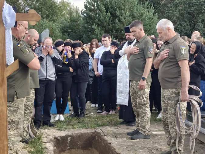 Був надзвичайно доброю людиною: на Волині попрощалися із воїном Віталієм Козлом (фото)