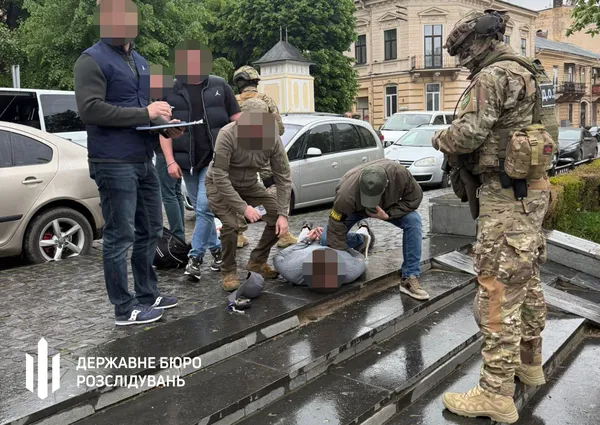 Правоохоронець намагався провезти через «Ягодин» трьох ухилянтів (фото)