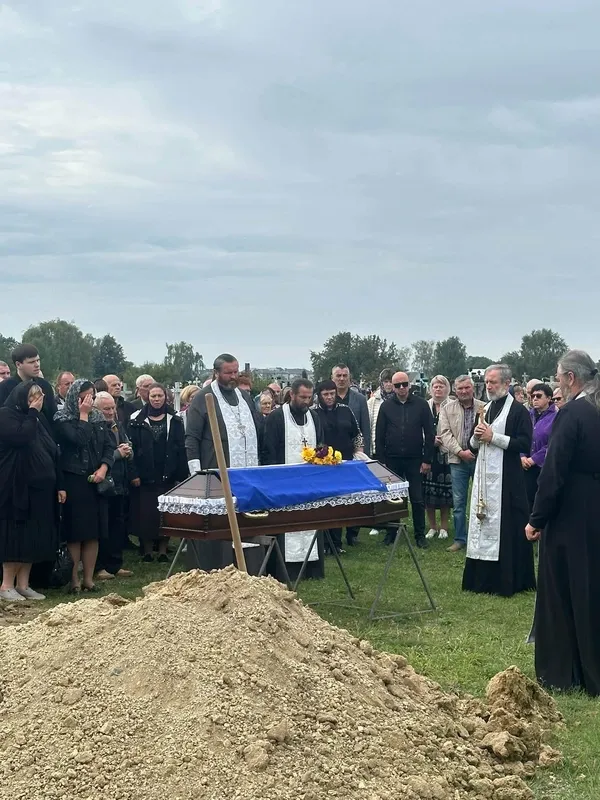 Довго чекали і вірили в диво: на Волині попрощалися з Героєм Андрієм Лабантом (фото)
