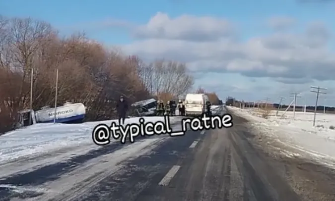 Моторошна аварія на Волині: зіткнулися молоковоз та бус (фото, відео)
