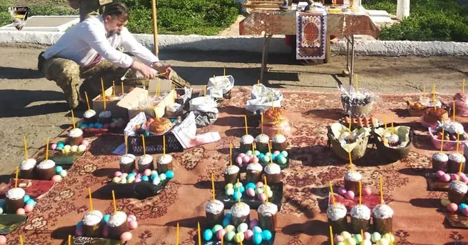 Фото дня: волинська бригада показала, як освячують паски на фронті