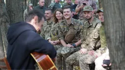 До бійців 14 ОМБр завітав Святослав Вакарчук та Skofka (фото)