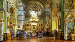 У собор Святої Трійці в Луцьку передали реліквію – частинку хреста, на якому розіп'яли Ісуса (відео)