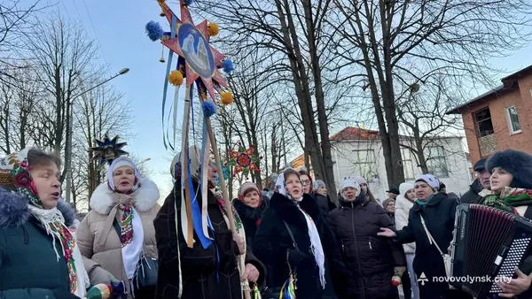 Понад тисяча учасників та різдвяні зірки: у Нововолинську вперше відбулася Хода звіздарів (фото)