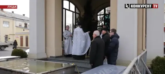 У Луцьку почали освячувати воду на Водохреще (відео)