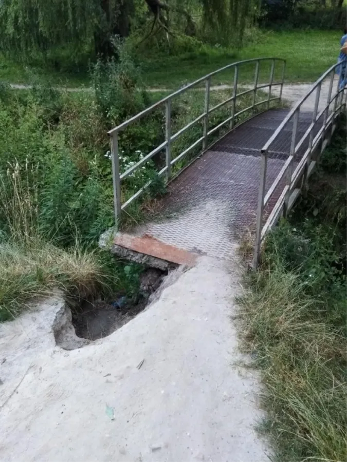 У луцькому парку 900-річчя просять відремонтувати міст