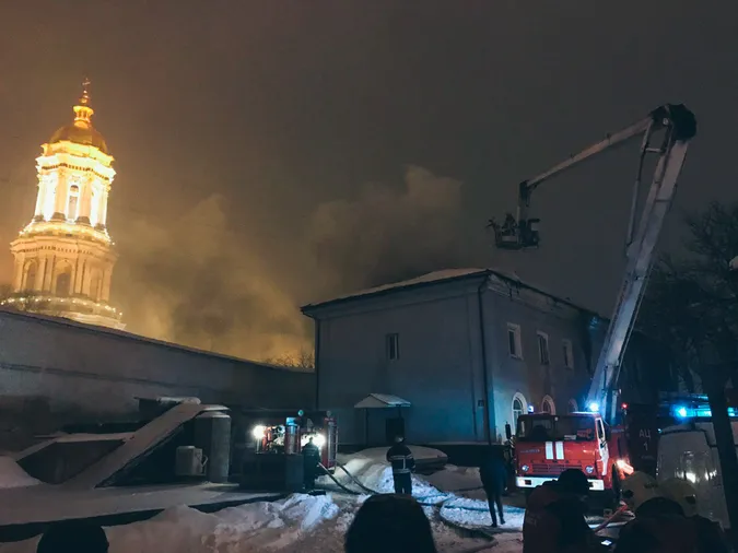 Затримали підозрюваного у підпалі будівлі Києво-Печерської лаври (фото)