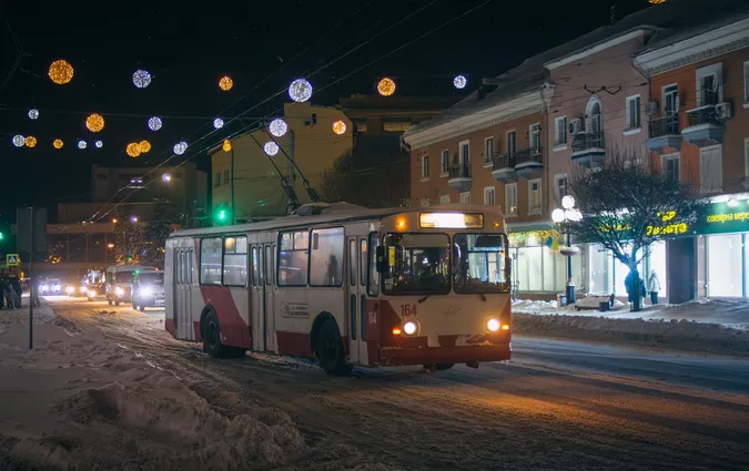 Луцькі тролейбуси святкують 54: в мережі показали святкову добірку фото «рогатих»