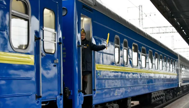 «Укрзалізниця» запускає додаткові потяги